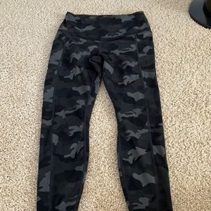 Women’s camo leggings